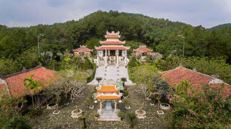 Huyen Tran Princess Temple-Culture Pham Travel