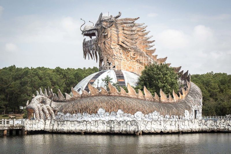The huge dragon at Ho Thuy Tien 