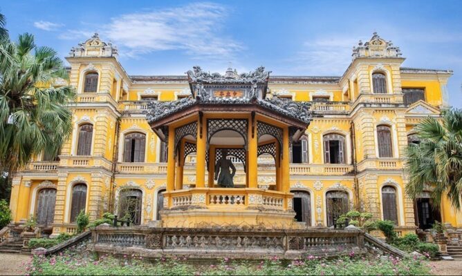 An Dinh Palace- Culture Pham Travel