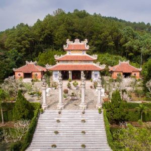 Huyen-Tran-Temple-Culture-Pham-Travel