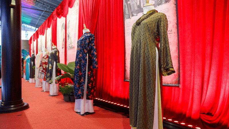 The Nguyen Dynasty Clothes