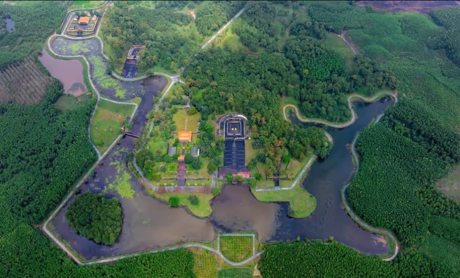 Gia Long Tomb- Culture Pham Travel