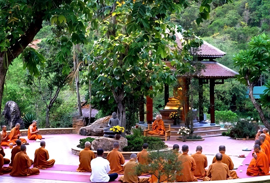 Huyen Khong Son Thuong Pagoda- Culture Pham Travel