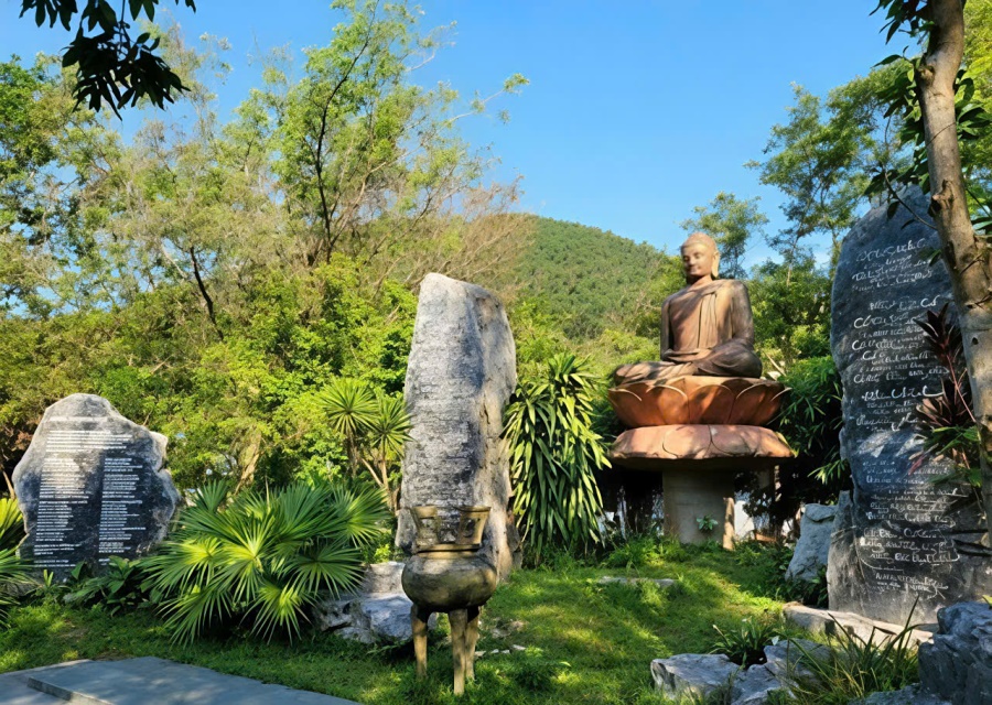 Huyen Khong Son Thuong Pagoda- Culture Pham Travel