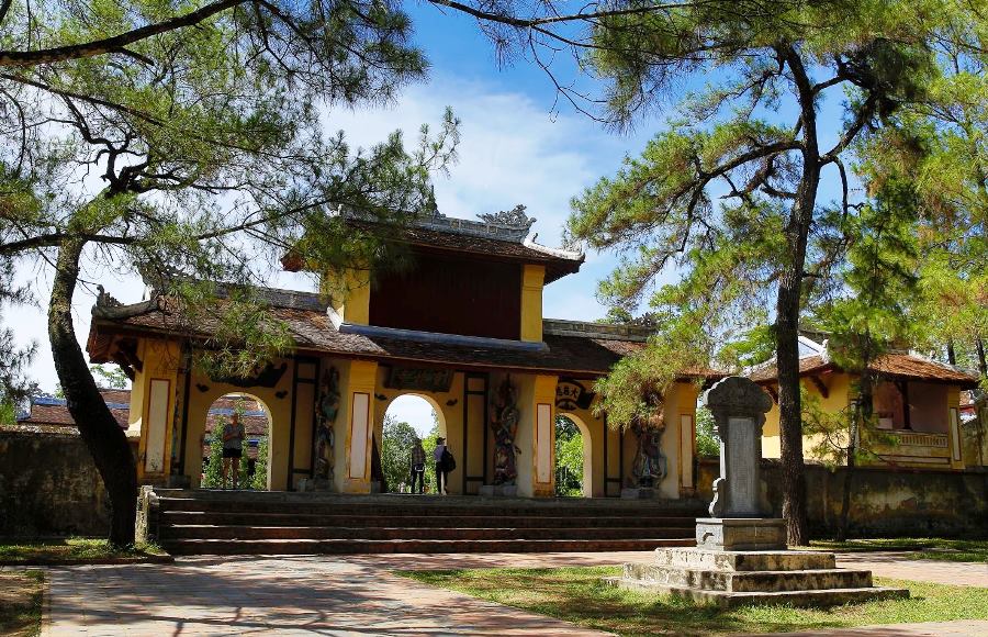 Sad love story at Thien Mu Pagoda- Culture Pham Travel