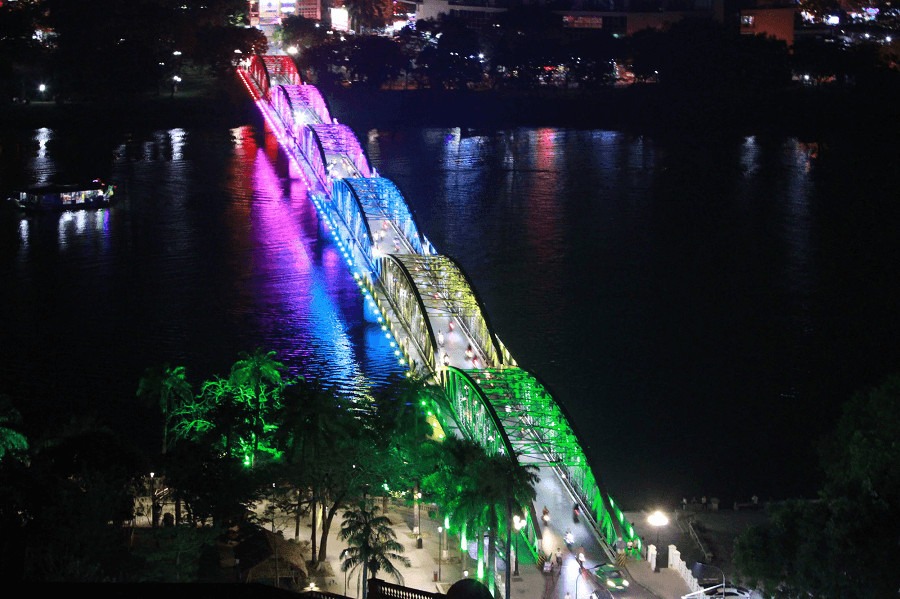 Truong Tien Bridge At Night - Culture Pham Travel