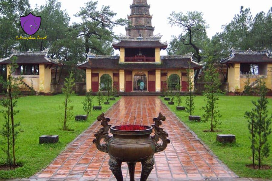 Three-Door Gate and Dai Hung Shrine - Culture Pham Travel
