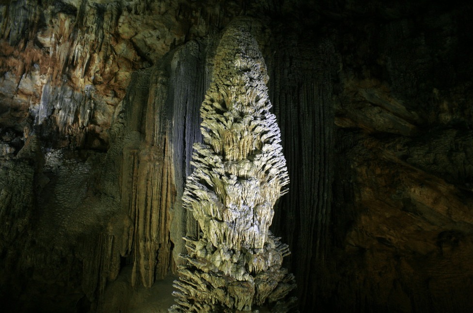 Paradise Cave And Dark Cave Tour