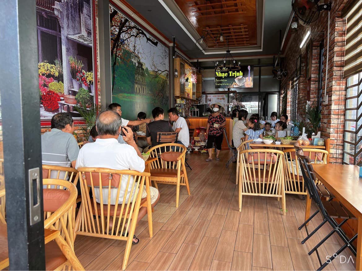 where to eat bun cha in Hanoi-culture pham travel