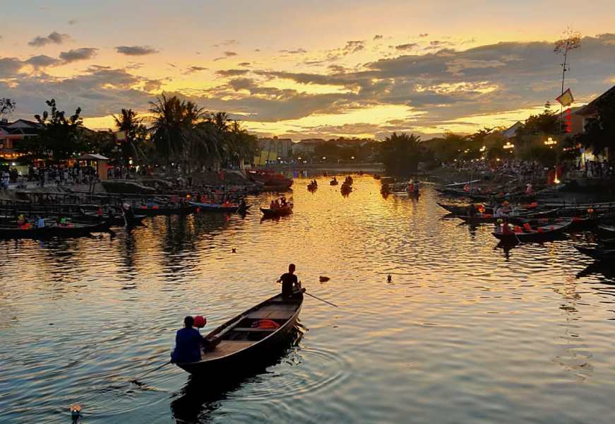 Hoi An Lantern Boat- Culture Pham Travel