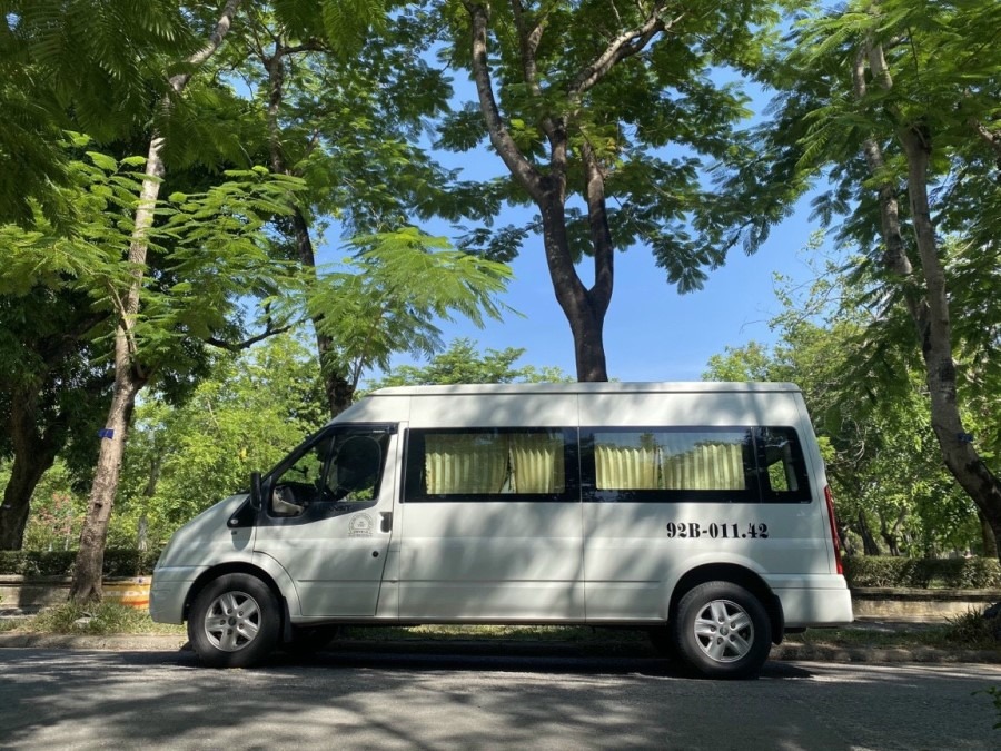 Phong Nha To Da Nang By Limousine – Luxury Car