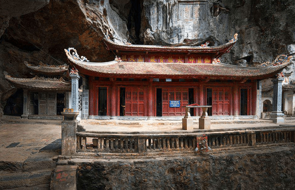 Tam Coc - Bich Dong Pagoda
