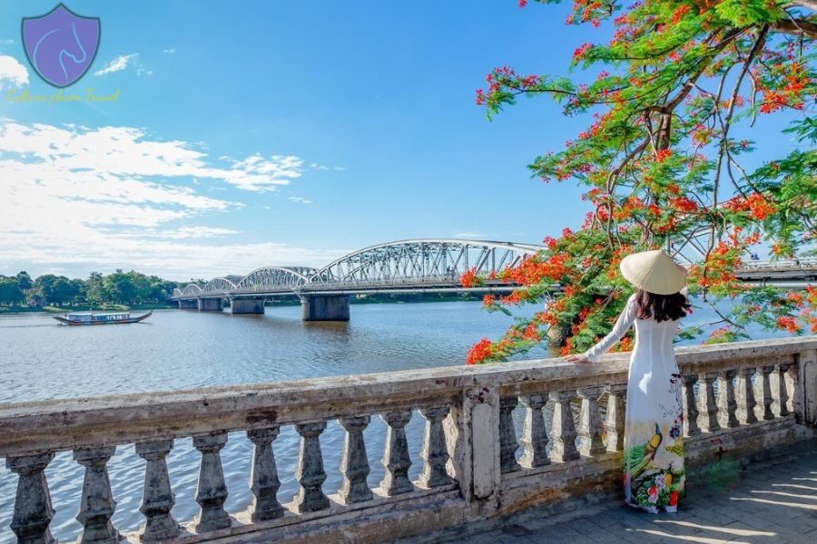 Truong Tien Bridge - Culture Pham Travel