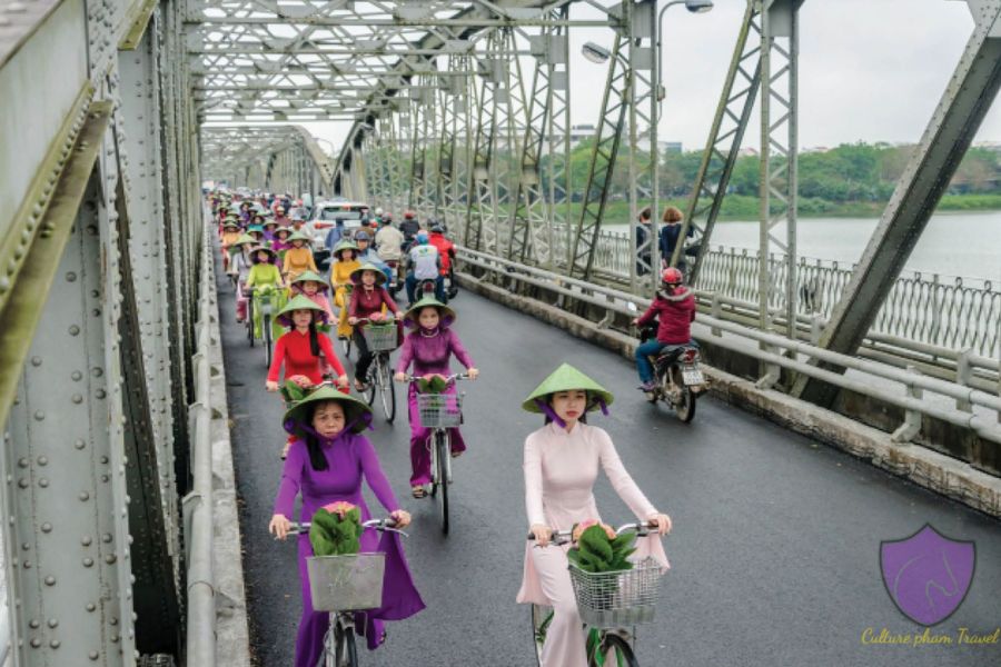 Truong Tien Bridge - Culture Pham Travel