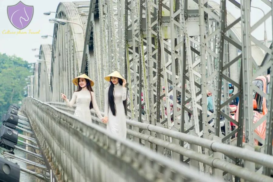 Truong Tien Bridge - Culture Pham Travel