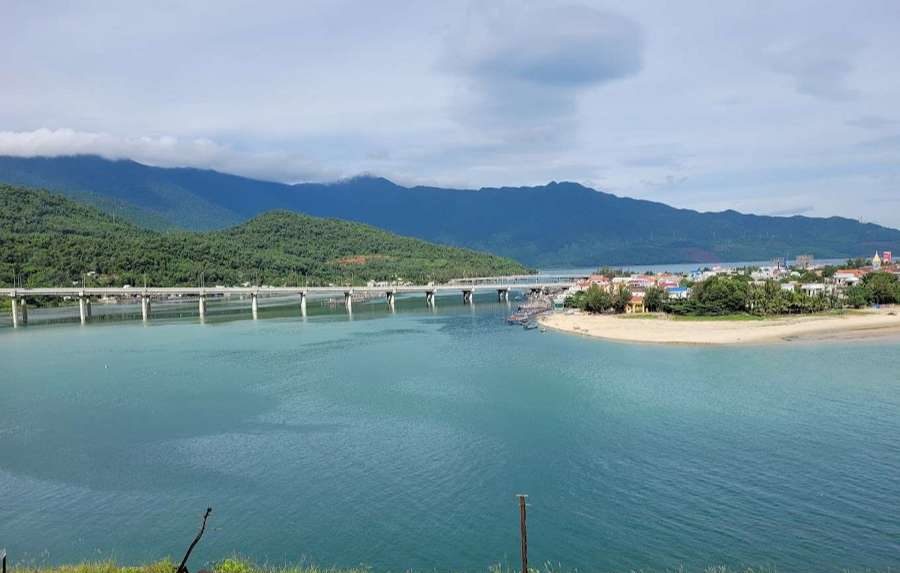 Da Nang Seaport To Hue By Private Car-Culture Pham Travel