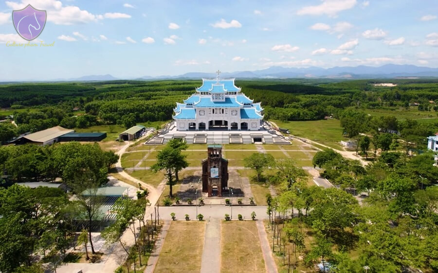 Hue To La Vang Holy Land Private Car - Image 6