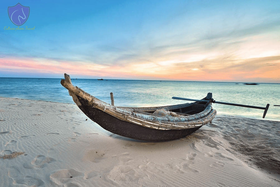 Thuan An beach-Culture Pham Travel