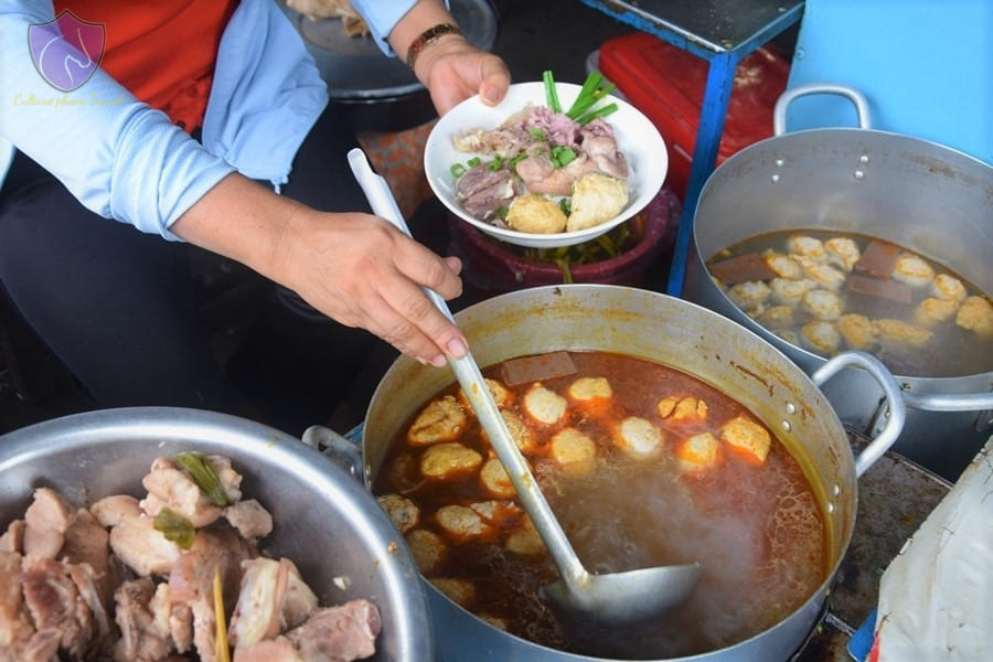 Bun Bo Hue - Hue Spicy Noodle Soup