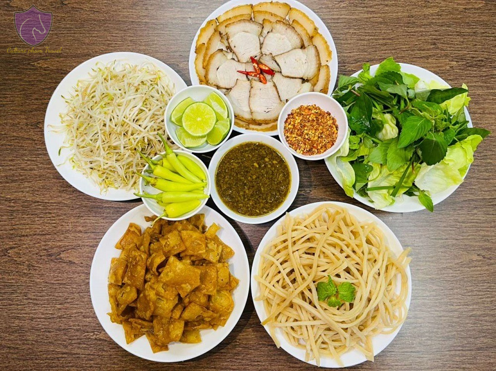 Cao Lau Noodles Hoi An-Culture Pham Travel