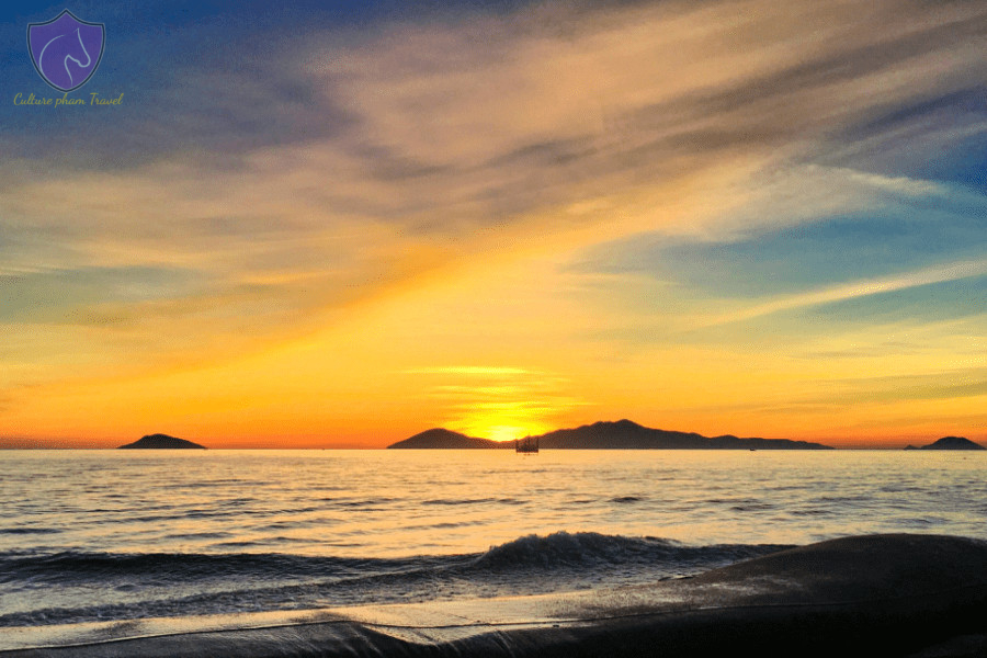 Cua Dai Beach - Culture Pham Travel