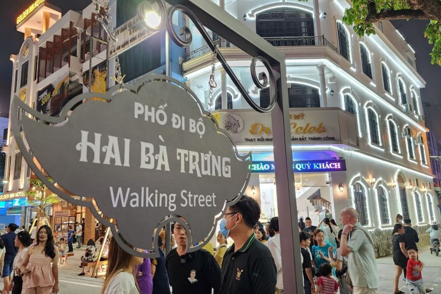 Hai Ba Trung Walking Street