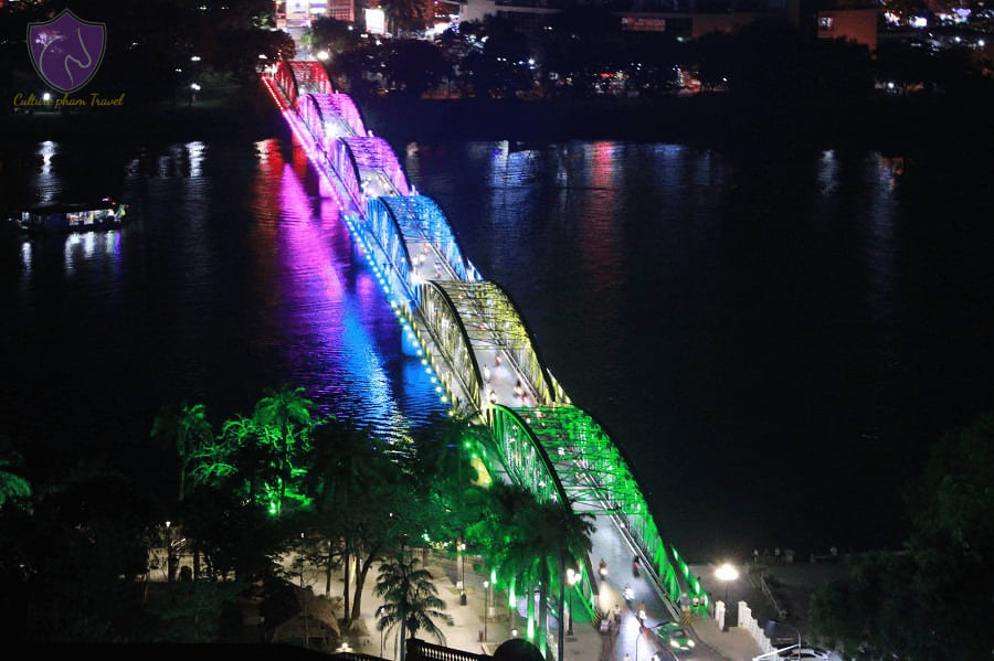 Truong Tien Bridge At Night - Culture Pham Travel