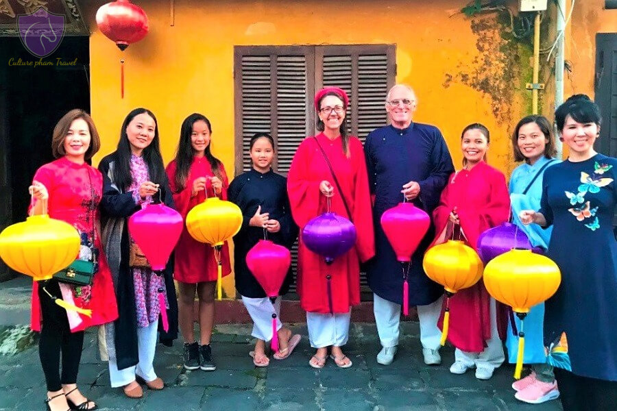 Foreigners visiting Hoi An Vietnam during Tet - Culture Pham Travel