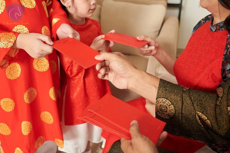 Lucky money as Tet gifts for children - Culture Pham Travel