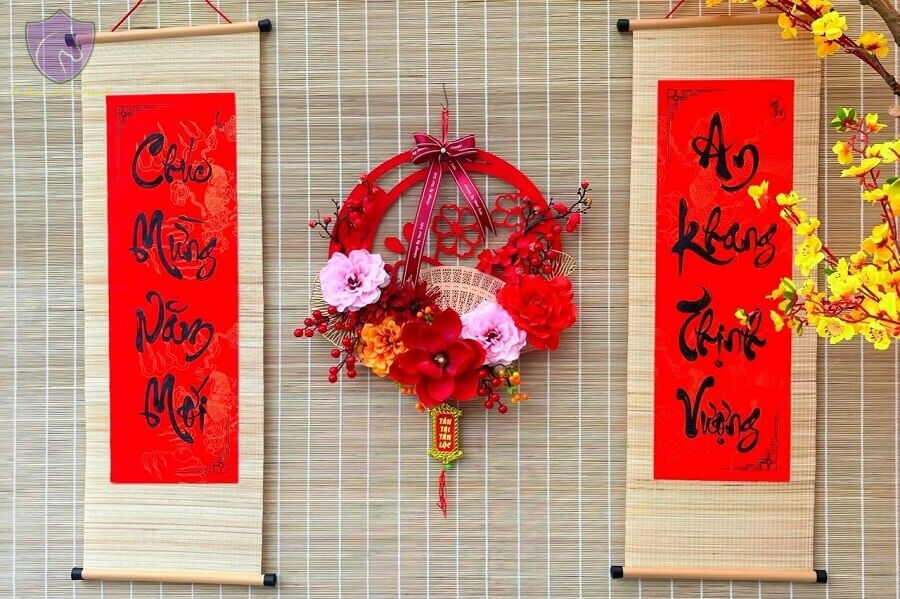 Tet couplets with greetings on them - Culture Pham Travel