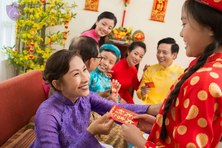 Vietnamese tradition of visiting relatives at Tet - Culture Pham Travel