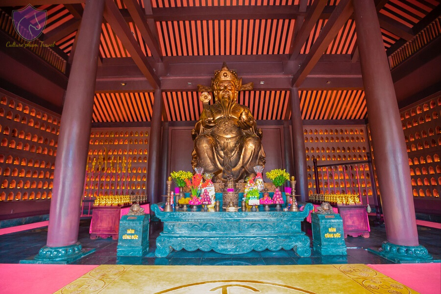 Than Tai Temple-Culture Pham Travel