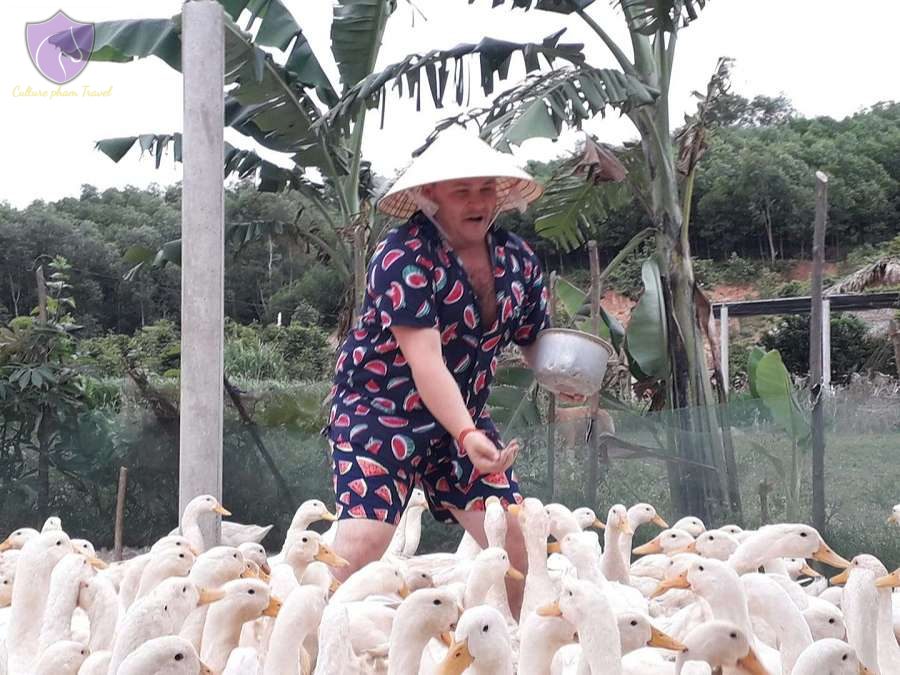 Phong Nha Duck Stop-Culture Pham Travel