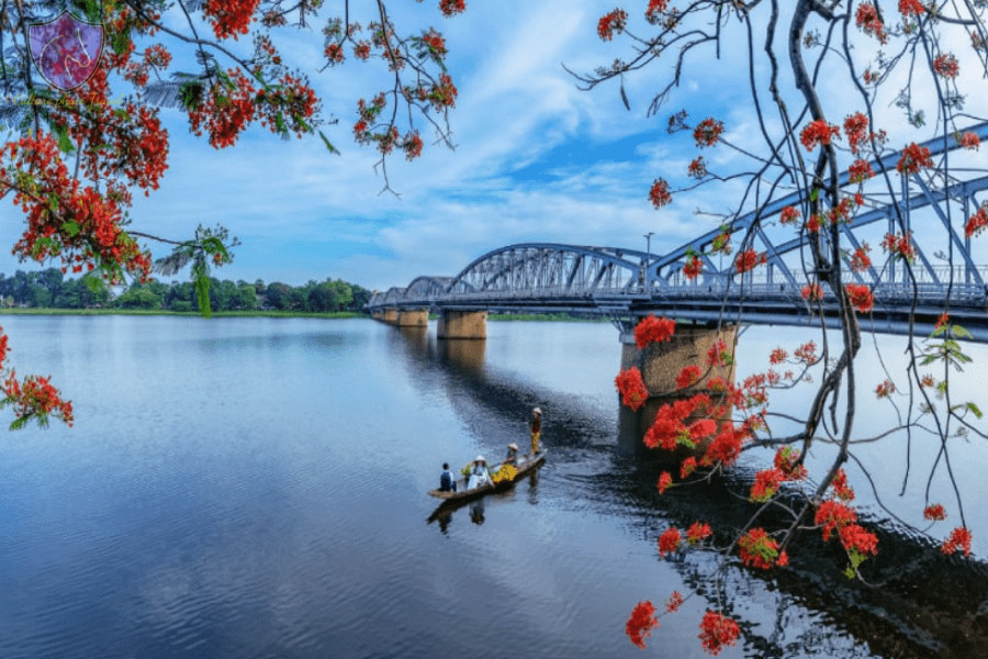 TruongTien Bridge - Culture Pham Travel