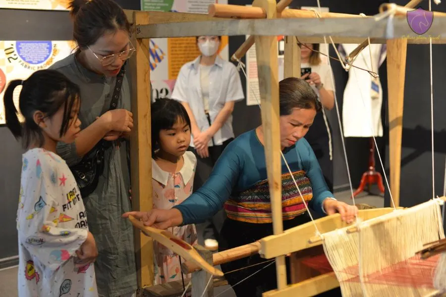 Discover White Thai Culture & Traditional Textiles - Culture Pham Travel